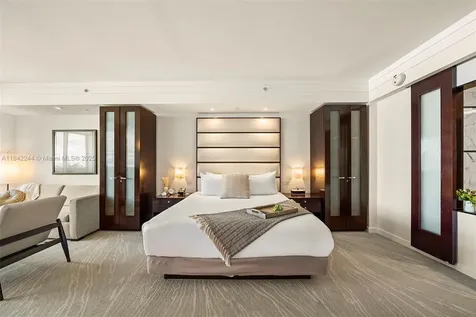 4391 Collins Avenue Miami Beach FL 33140