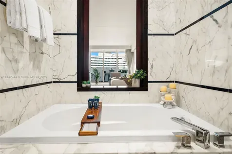 4391 Collins Avenue Miami Beach FL 33140