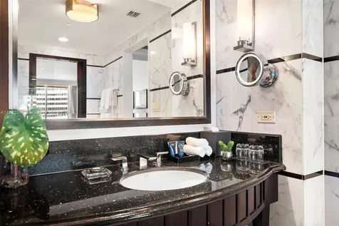 4391 Collins Avenue Miami Beach FL 33140
