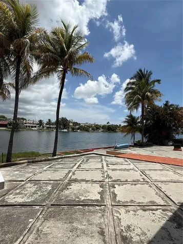 747 W 78th Street Hialeah FL 33014