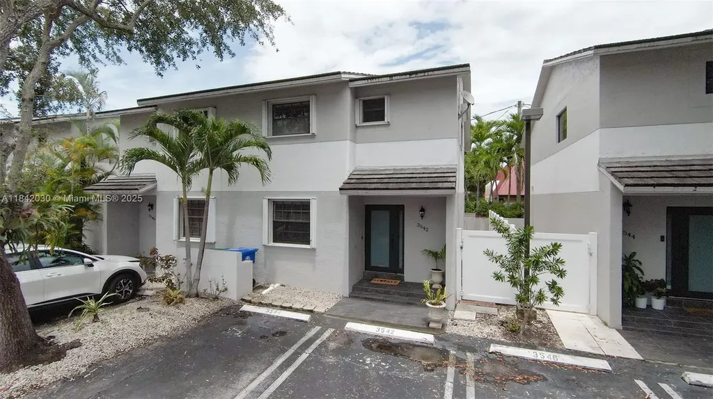 3542 SW 17 Street Miami FL 33145