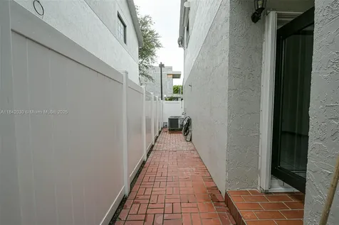 3542 SW 17 Street Miami FL 33145