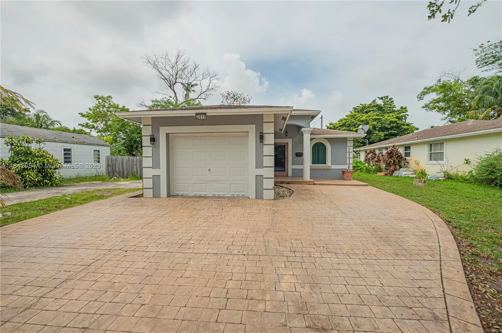 2419 Washington Street Hollywood FL 33020