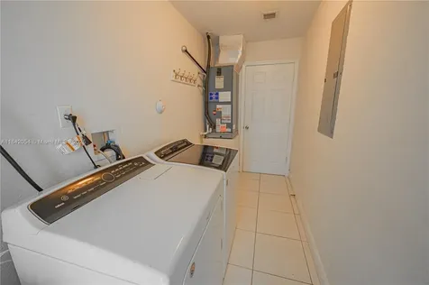 2419 Washington Street Hollywood FL 33020