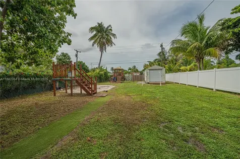 2419 Washington Street Hollywood FL 33020