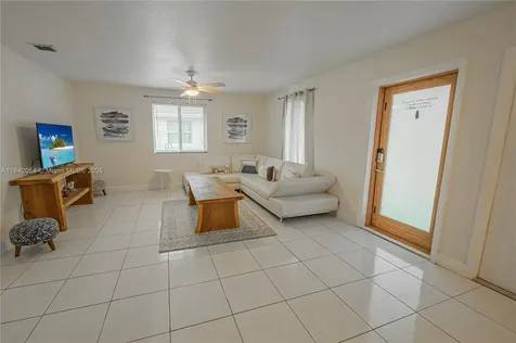 2419 Washington Street Hollywood FL 33020