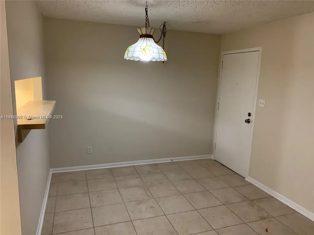 5831 Washington Street Hollywood FL 33023