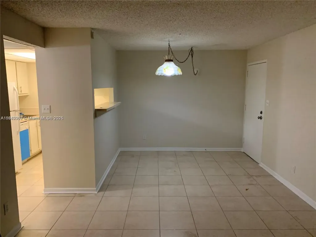 5831 Washington Street Hollywood FL 33023