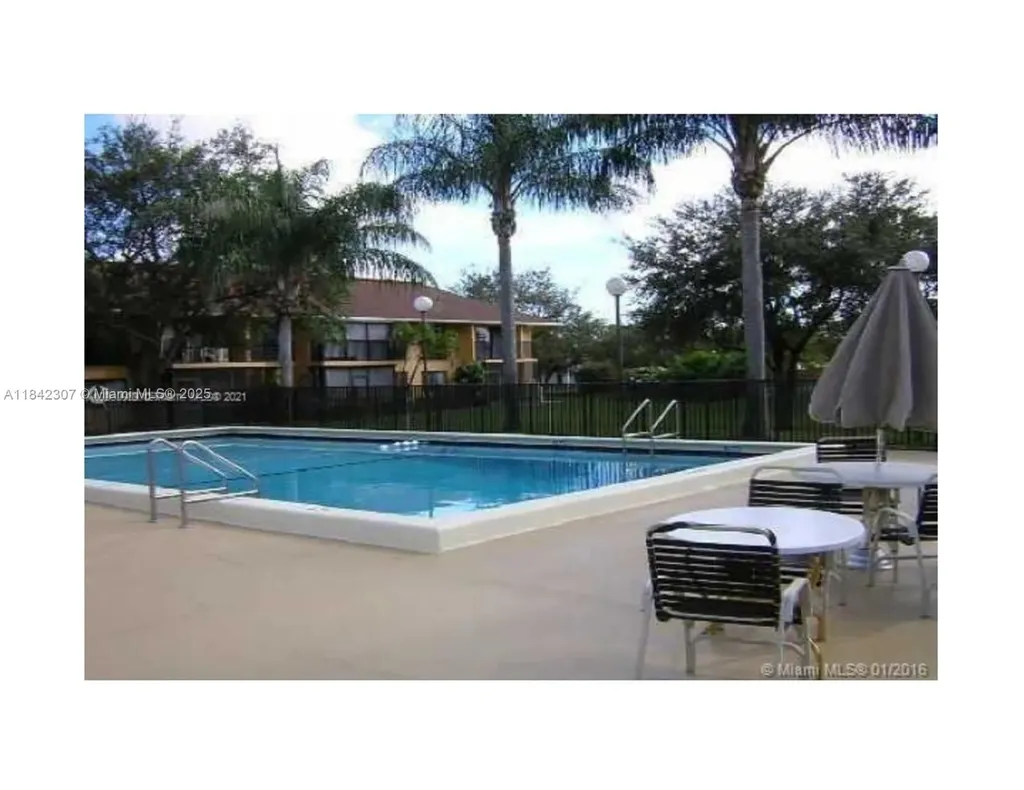 5831 Washington Street Hollywood FL 33023
