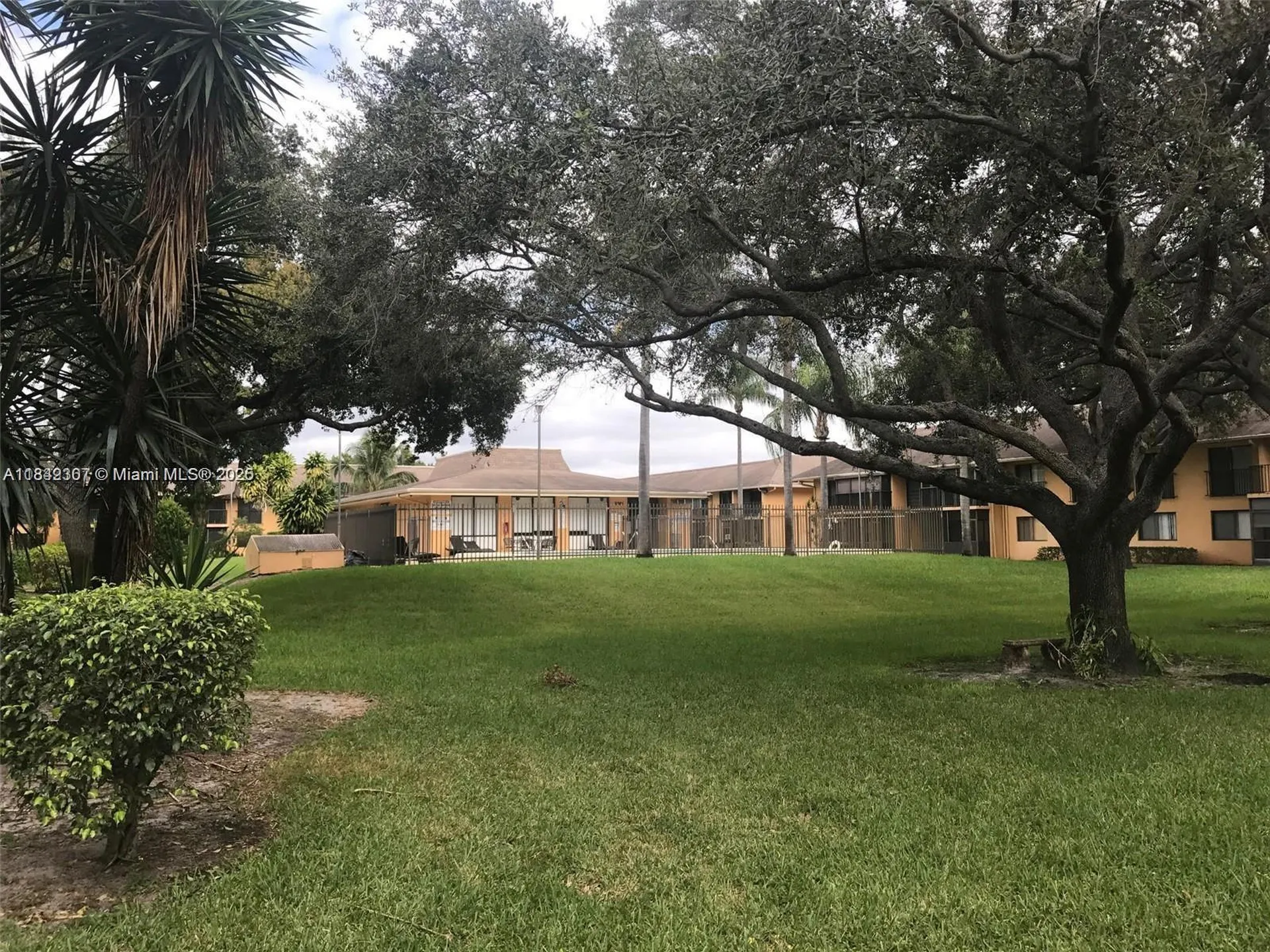 5831 Washington Street Hollywood FL 33023