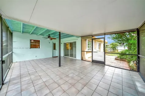 1741 NW 86th Avenue Pembroke Pines FL 33024