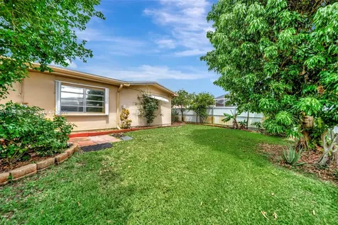1741 NW 86th Avenue Pembroke Pines FL 33024