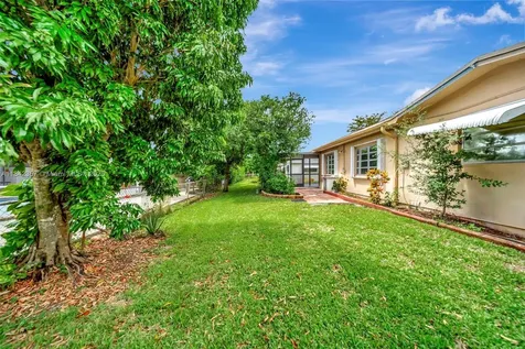 1741 NW 86th Avenue Pembroke Pines FL 33024