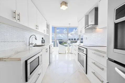 3500 Mystic Pointe Drive Aventura FL 33180