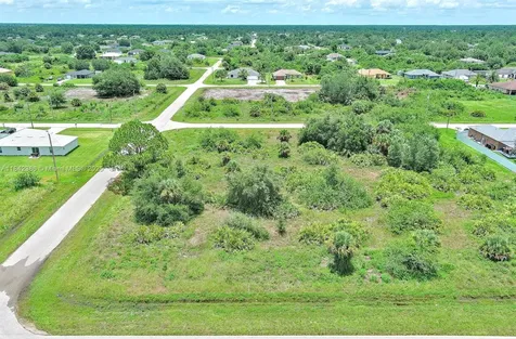 841 Milwaukee Boulevard Lehigh Acres FL 33974