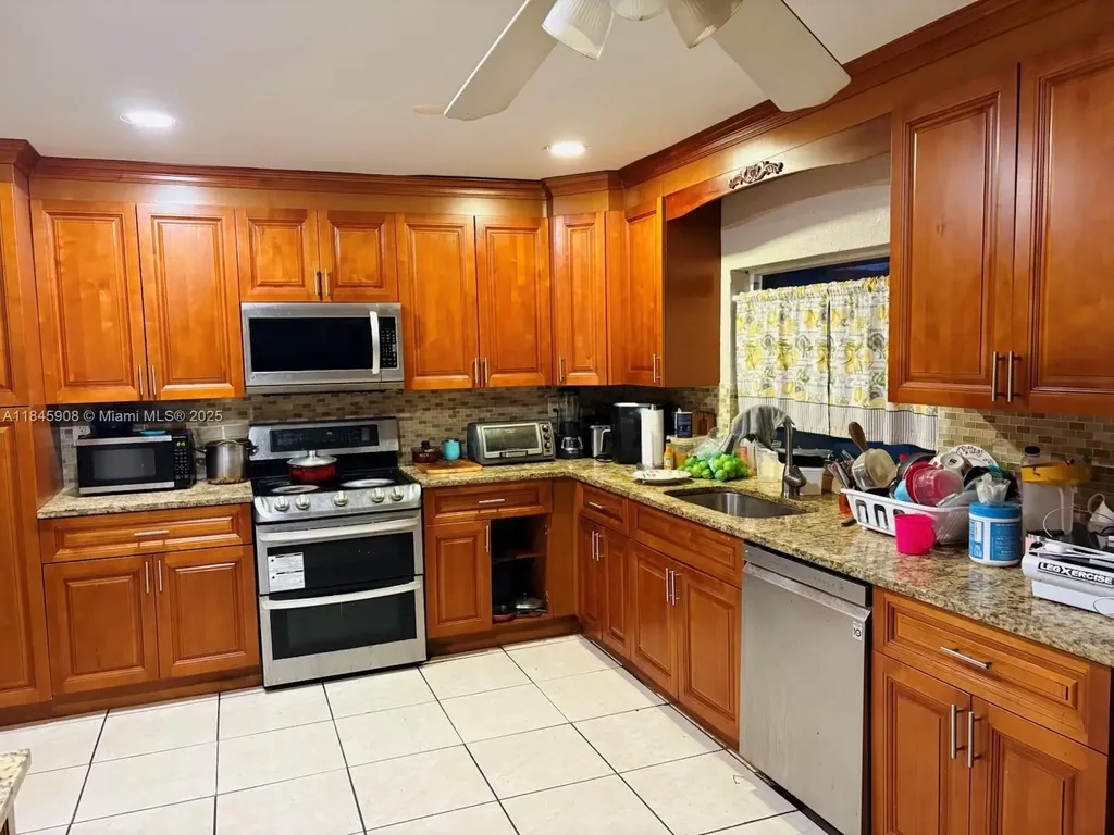 7040 NW 21st Court Sunrise FL 33313
