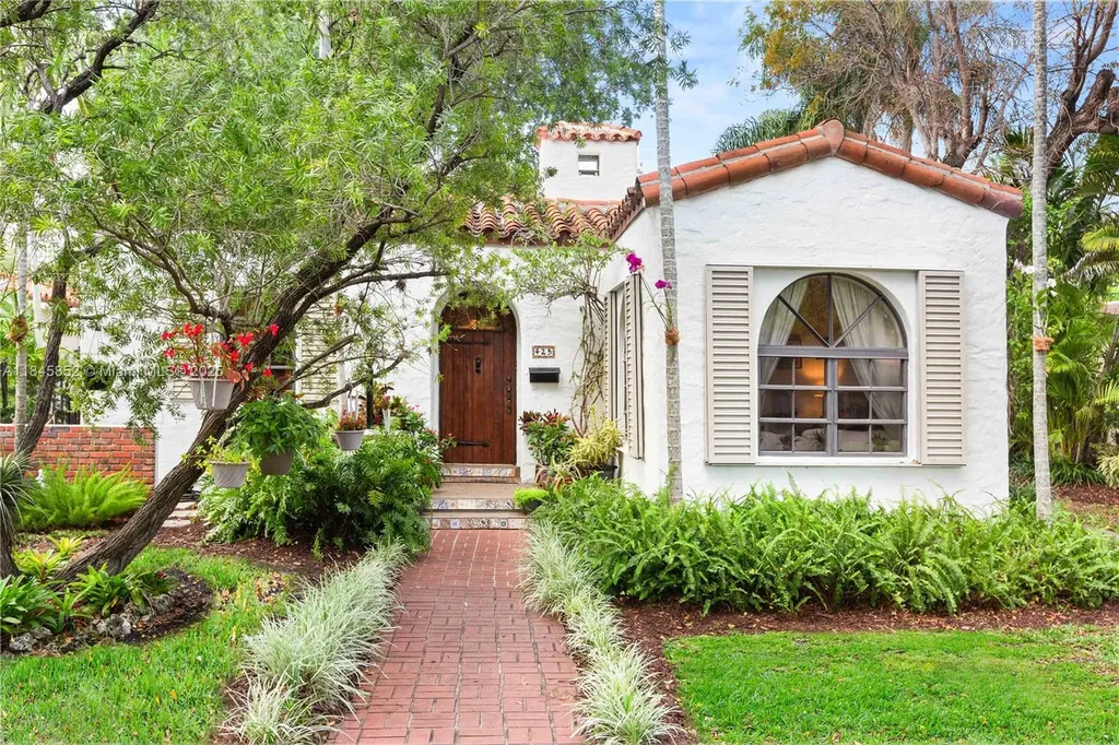425 Cadagua Avenue Coral Gables FL 33146