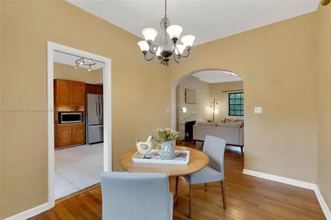 425 Cadagua Avenue Coral Gables FL 33146
