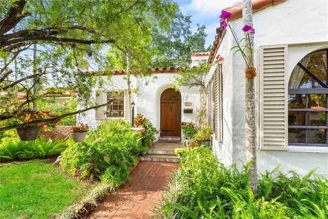 425 Cadagua Avenue Coral Gables FL 33146