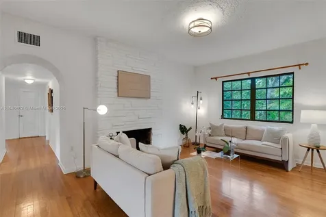425 Cadagua Avenue Coral Gables FL 33146