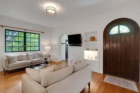 425 Cadagua Avenue Coral Gables FL 33146