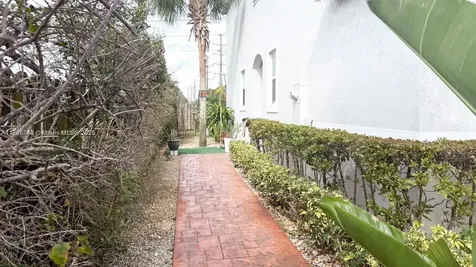 1001 NE 208th Street Miami FL 33179