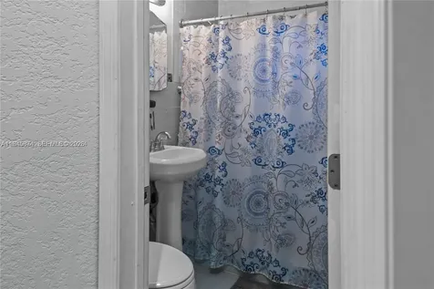 117 W 34th Street Hialeah FL 33012