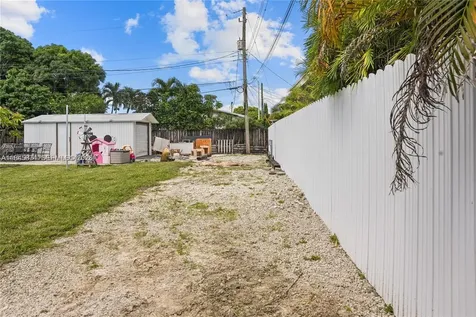 117 W 34th Street Hialeah FL 33012