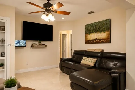 117 W 34th Street Hialeah FL 33012