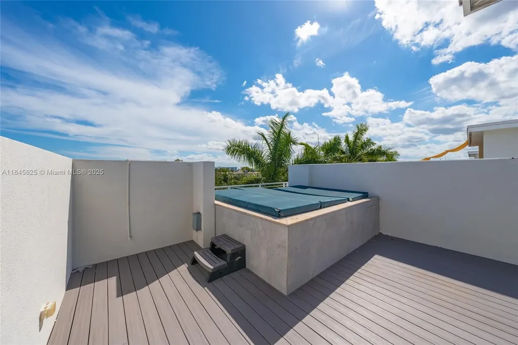 811 SE 12th Court Fort Lauderdale FL 33316