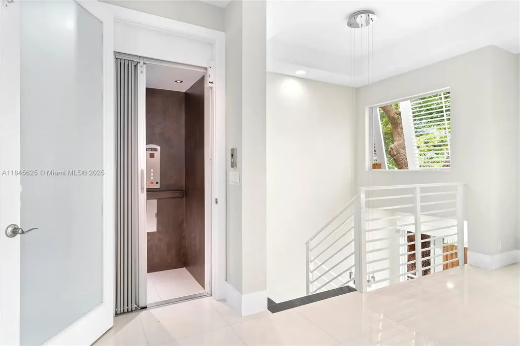 811 SE 12th Court Fort Lauderdale FL 33316