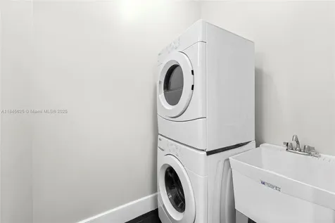 811 SE 12th Court Fort Lauderdale FL 33316