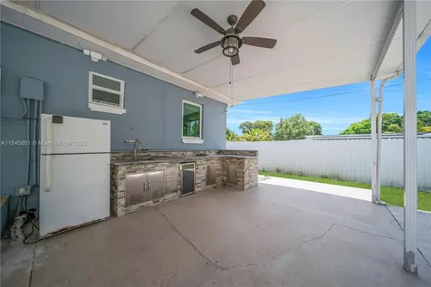 1710 SW 98th Terrace Miramar FL 33025