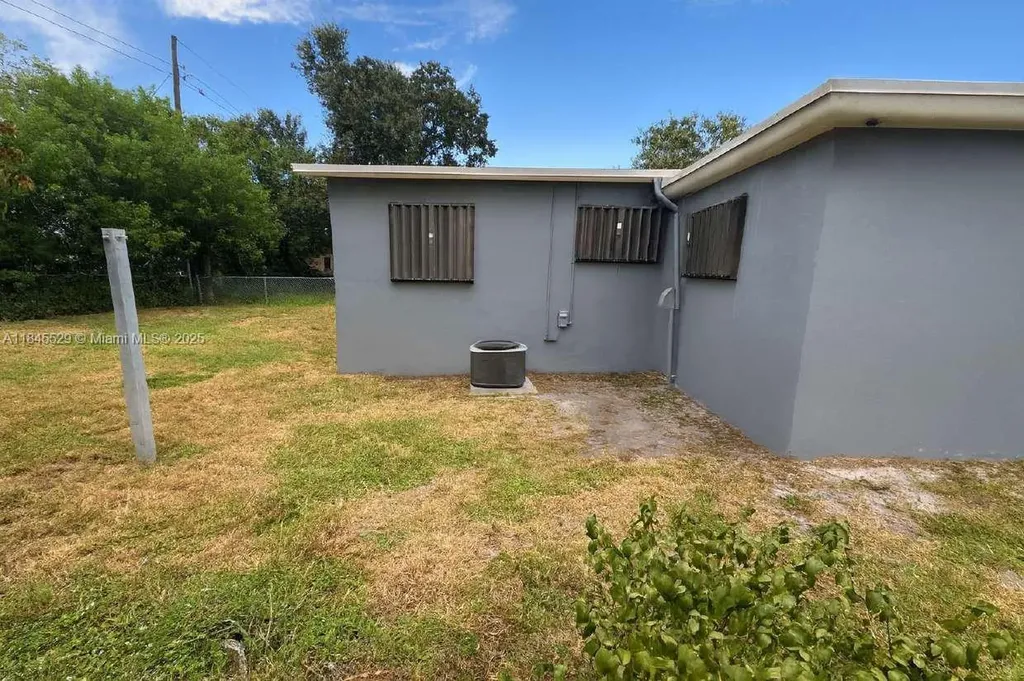 2231 NW 9th Court Fort Lauderdale FL 33311