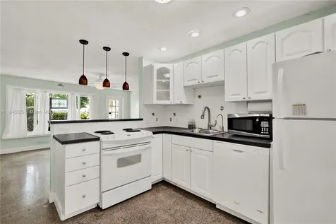 2421 NE 10th Avenue Pompano Beach FL 33064