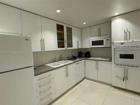 3901 S Ocean Drive Hollywood FL 33019