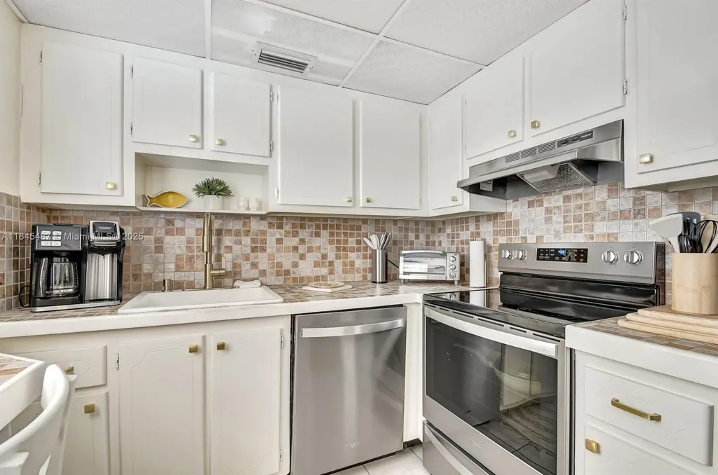 524 Monaco K Delray Beach FL 33446