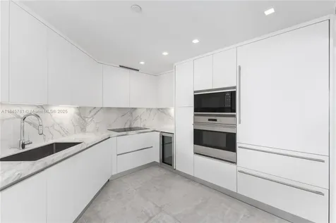 1800 Sunset Harbour Drive Miami Beach FL 33139