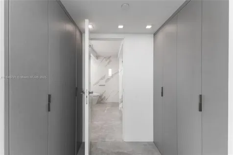 1800 Sunset Harbour Drive Miami Beach FL 33139