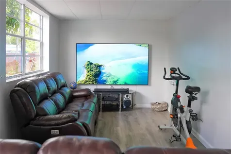 1600 N 73rd Avenue Hollywood FL 33024