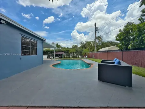 1600 N 73rd Avenue Hollywood FL 33024
