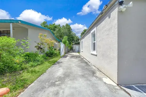 2318 Washington Street Hollywood FL 33020