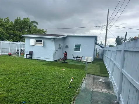 2708 NW 22nd Court Miami FL 33142