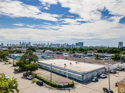 2090 NW 21st Street Miami FL 33142