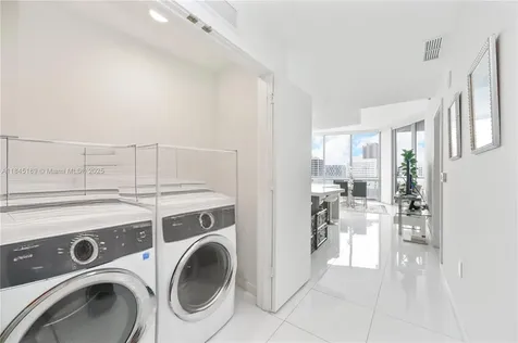 851 NE 1st Avenue Miami FL 33132