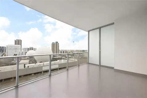 851 NE 1st Avenue Miami FL 33132