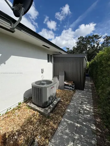 2475 NW 55th Street Miami FL 33142