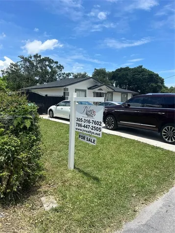 2475 NW 55th Street Miami FL 33142