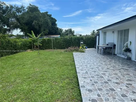 2475 NW 55th Street Miami FL 33142