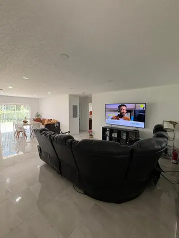 2475 NW 55th Street Miami FL 33142
